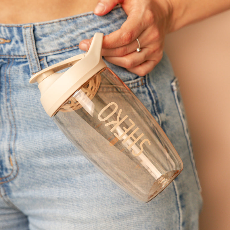 Shaker halten am Griff