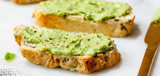 High-Protein-Brot mit Pesto-Dip - SHEKO Schweiz