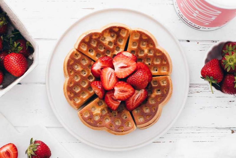 Protein-Waffeln mit Erdbeeren - SHEKO Schweiz