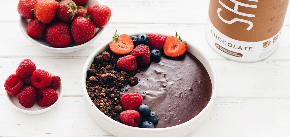 Schokoladen-Protein-Pudding mit Beeren - SHEKO Schweiz
