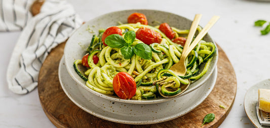 Zoodles mit Avocado und Tomaten - SHEKO Schweiz